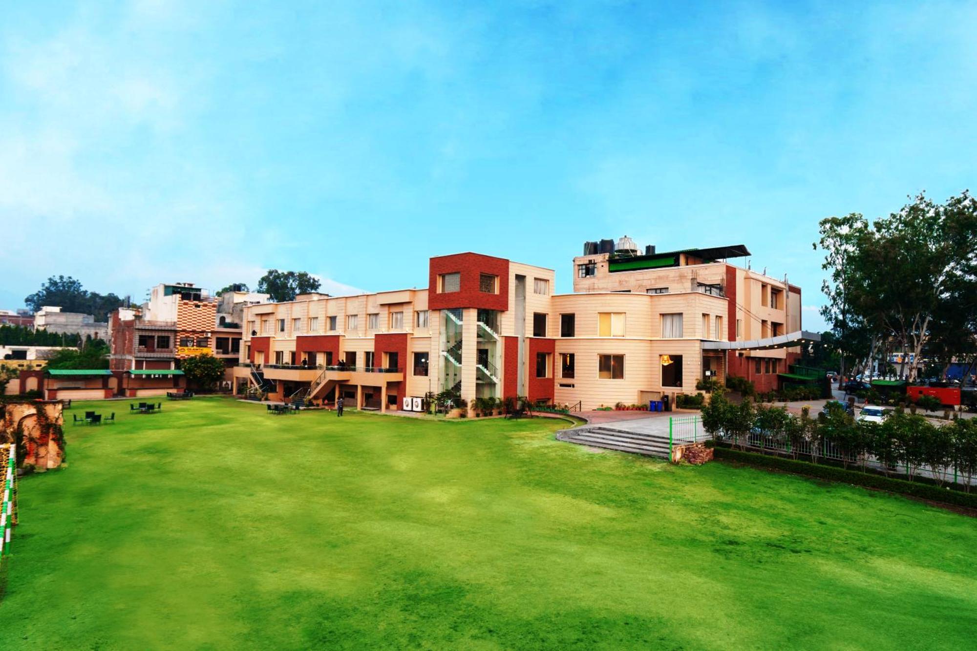Hotel Classic Residency Калка Экстерьер фото