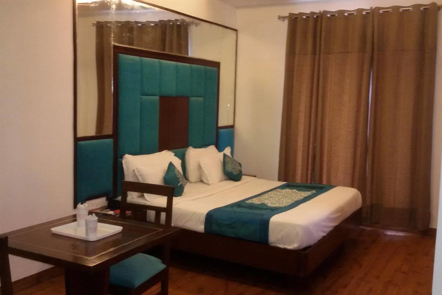 Hotel Classic Residency Калка Экстерьер фото